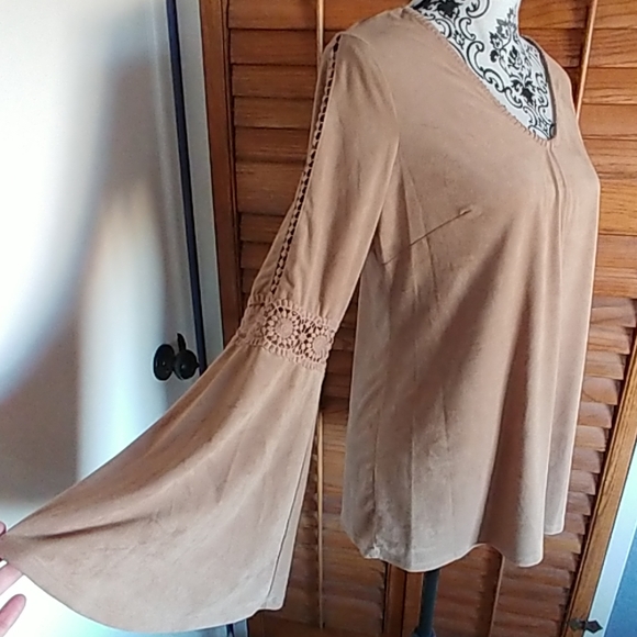 Hannah Tops - 💫 Hannah Bell Sleeve Crochet Trim V Neck Tunic